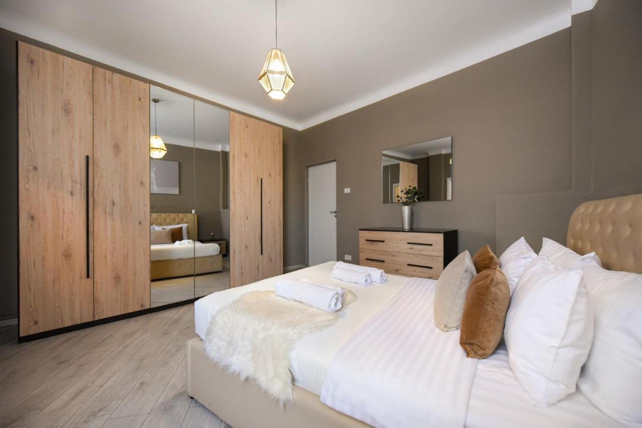 בוקרשט Discover Comfort: Charming & Spacious Apartment In The Old Town מראה חיצוני תמונה