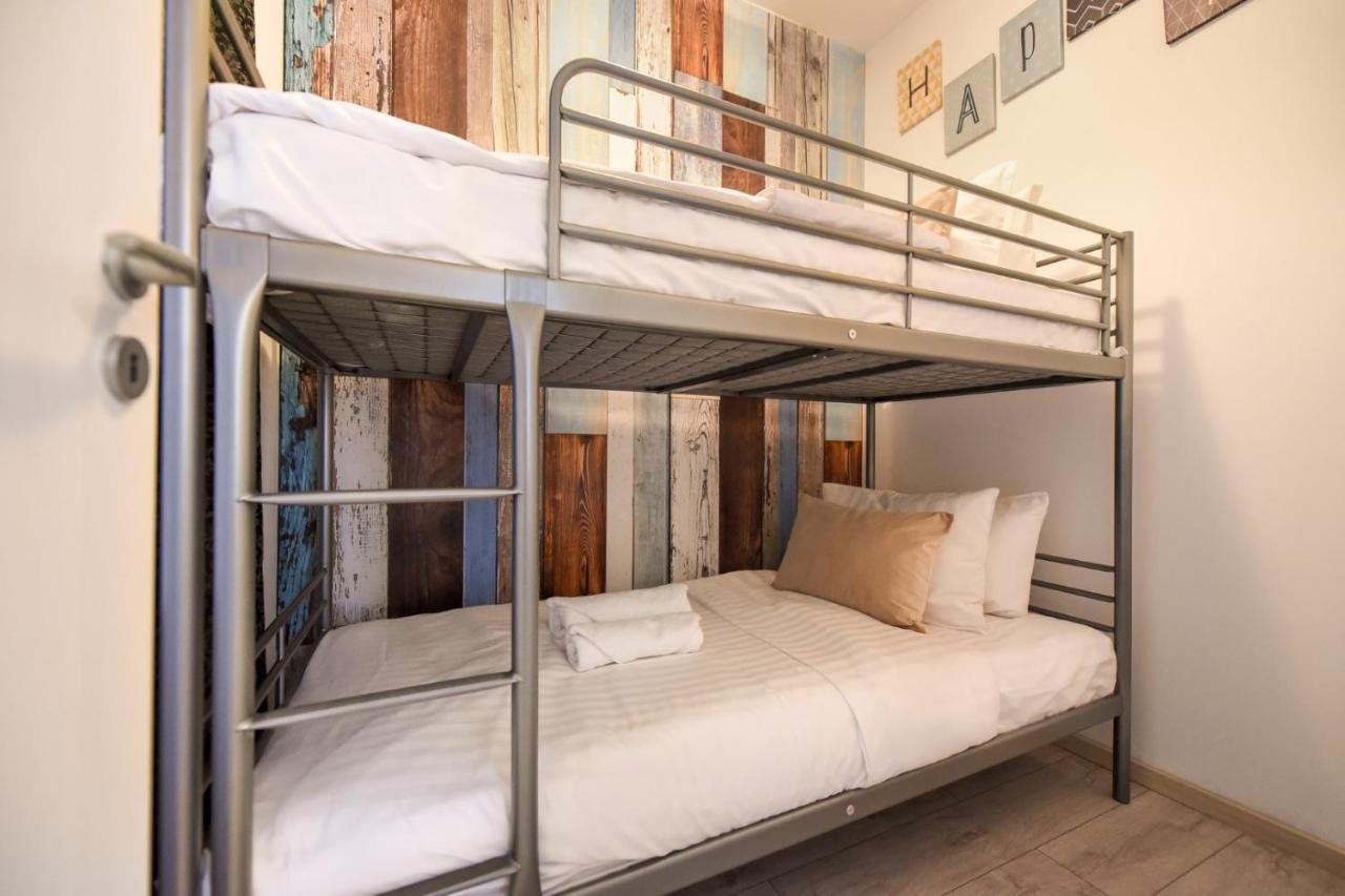 בוקרשט Discover Comfort: Charming & Spacious Apartment In The Old Town מראה חיצוני תמונה