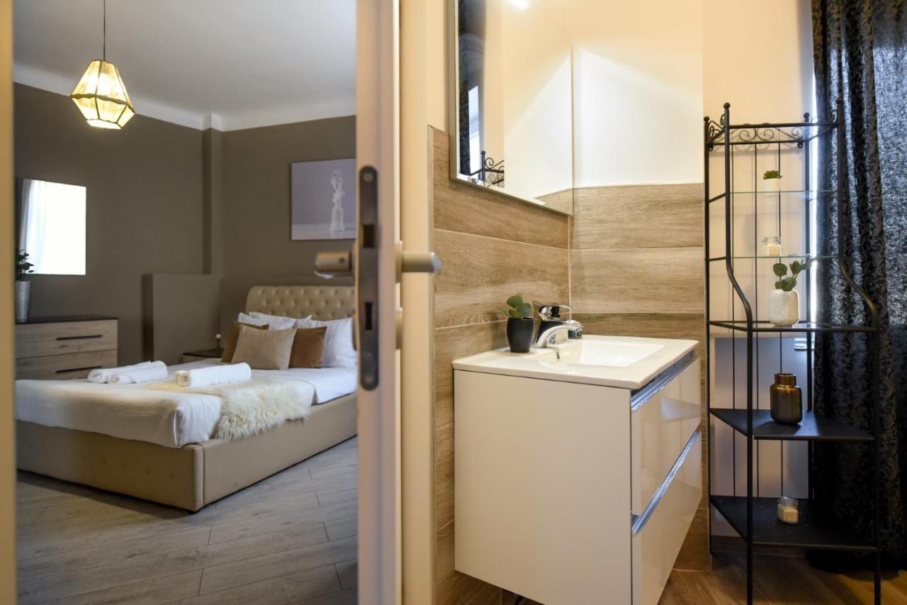 בוקרשט Discover Comfort: Charming & Spacious Apartment In The Old Town מראה חיצוני תמונה