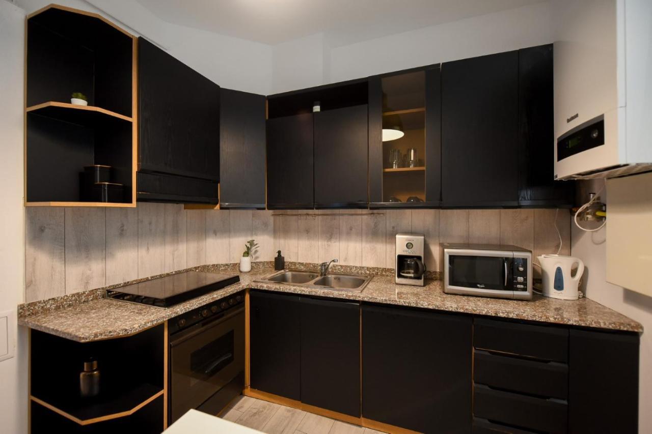 בוקרשט Discover Comfort: Charming & Spacious Apartment In The Old Town מראה חיצוני תמונה